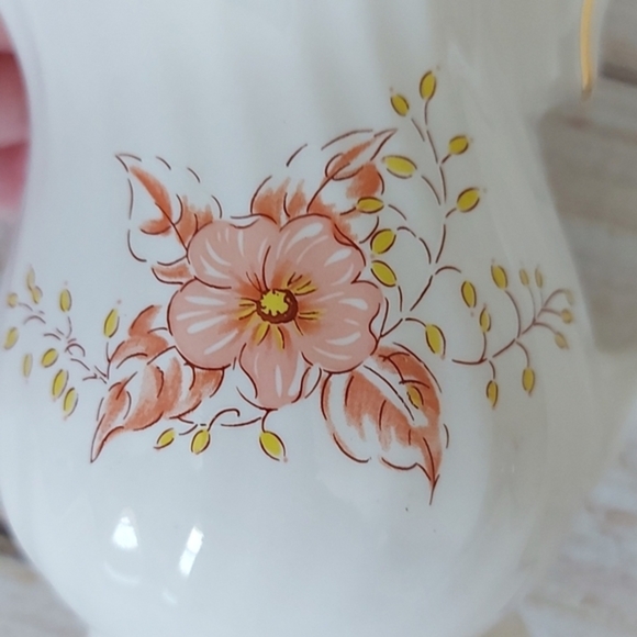 Vintage Sadler Creamer and‎ Open Sugar. - Picture 3 of 4